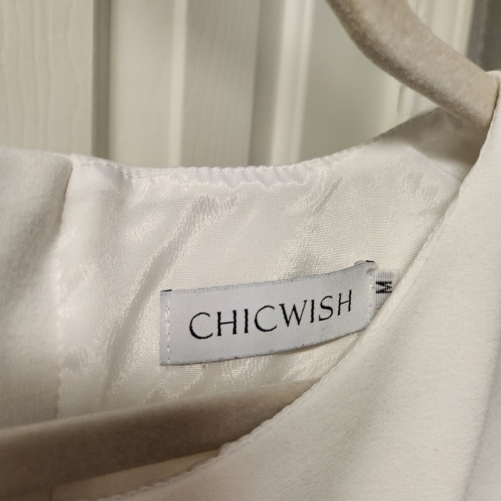 White crop top, zippered in the back